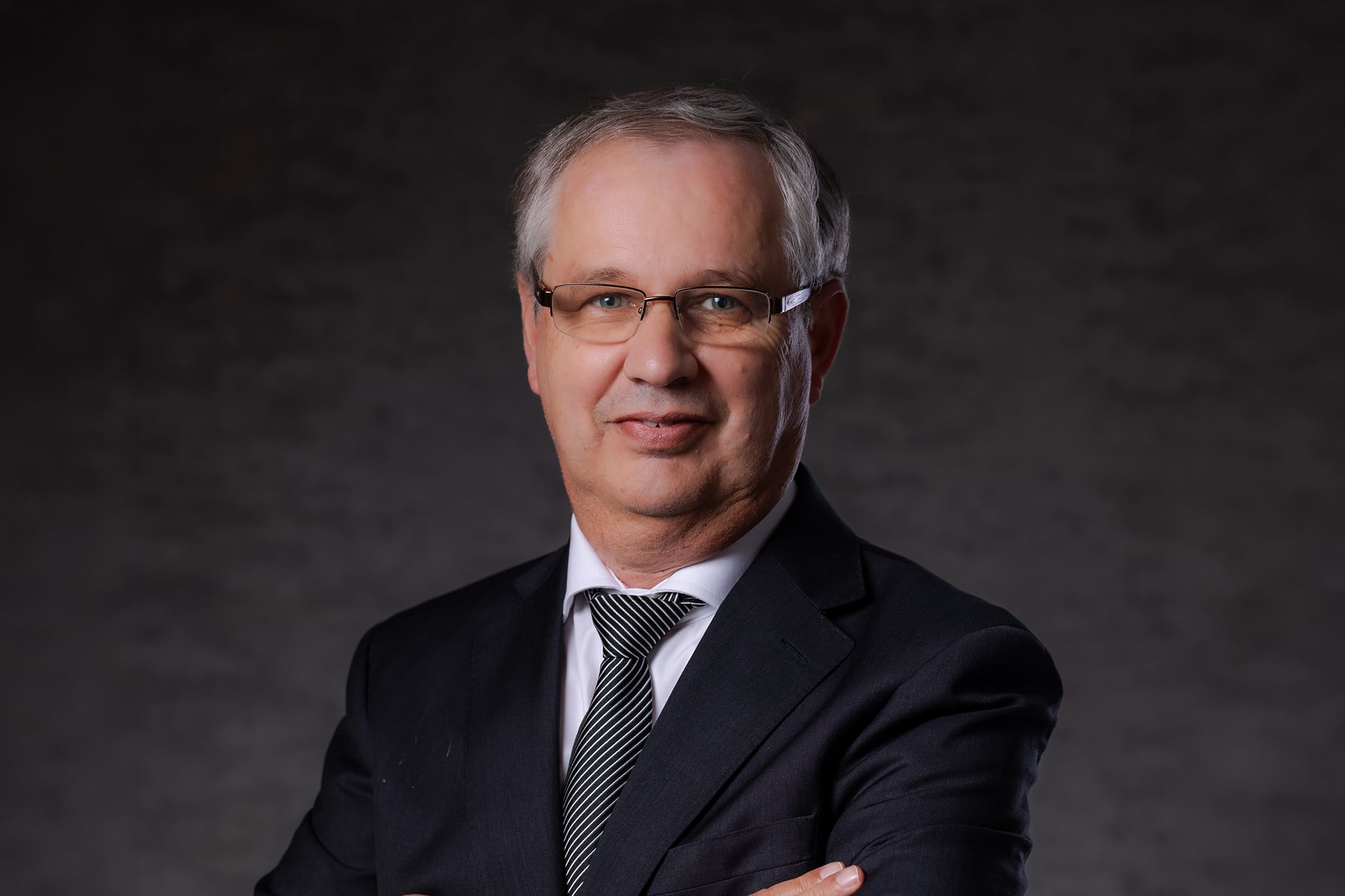 SERGIO ROBERTO VOSGERAU — SÓCIO FUNDADOR